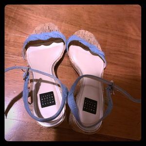 Size 7 White House black market block sandal